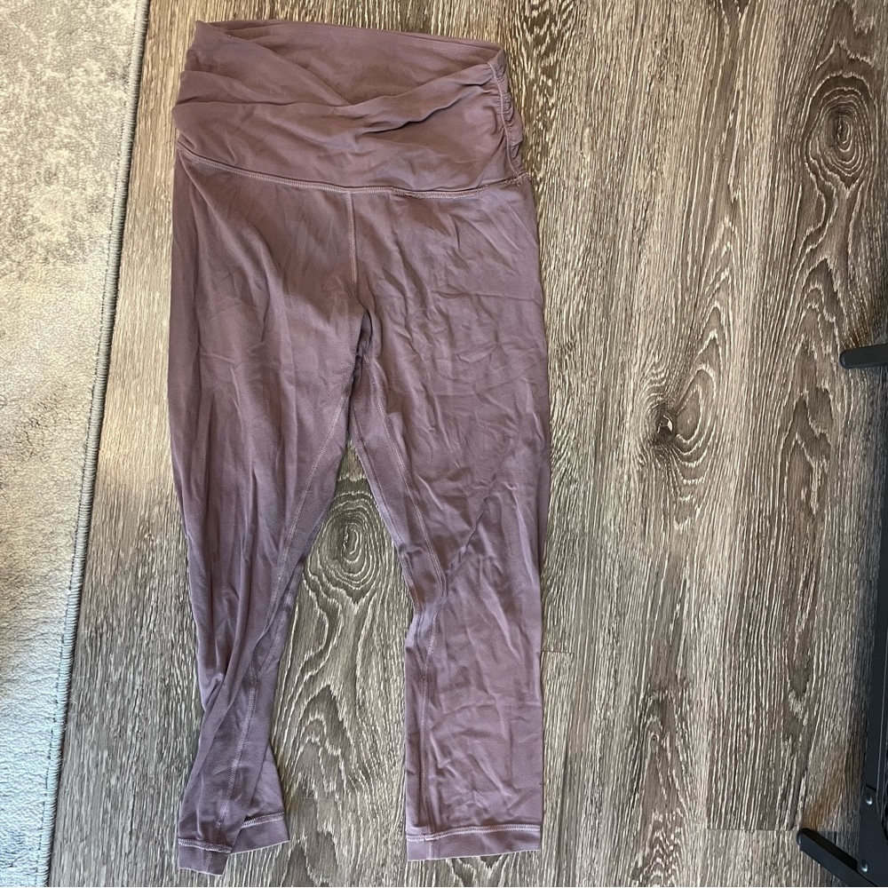 MOVING SALE Lulu crisscross leggings